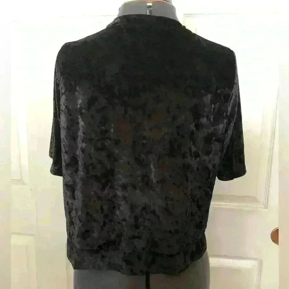 Tres Bien Black Velvet short sleeve crop top Medium - Picture 3 of 5